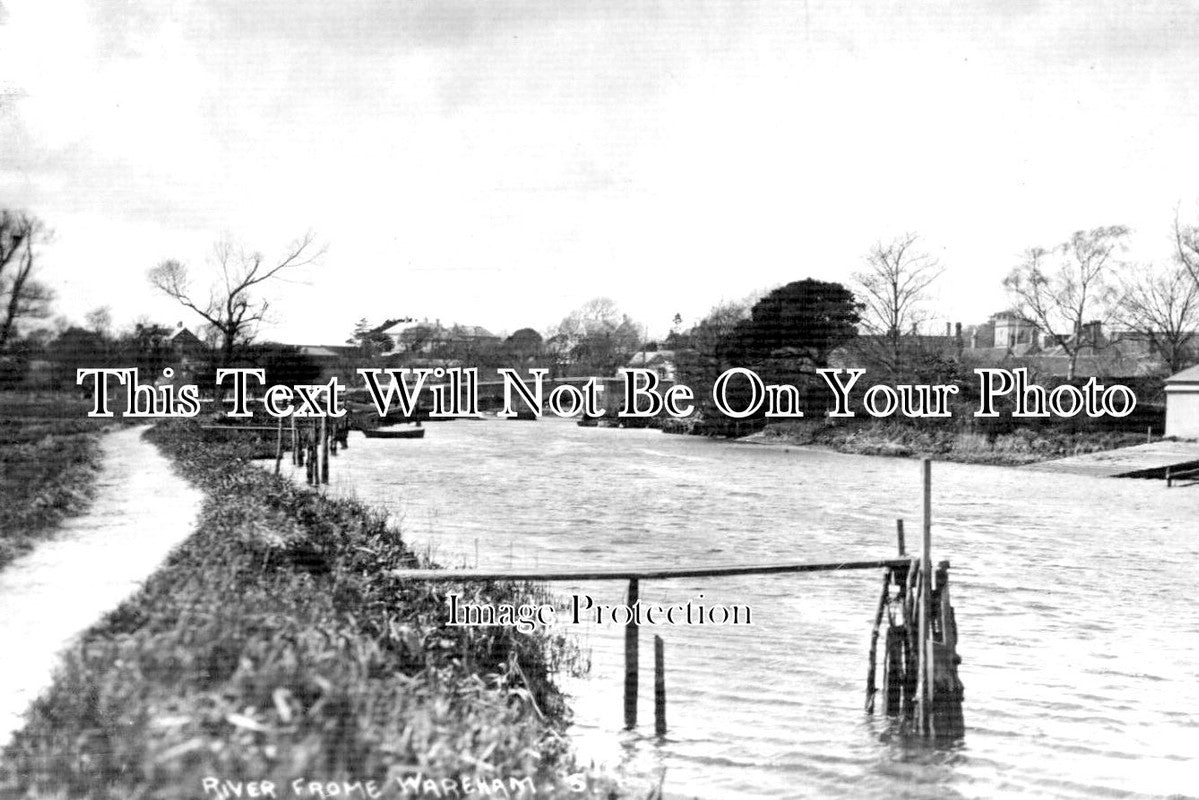 DO 1943 - River Frome, Wareham, Dorset