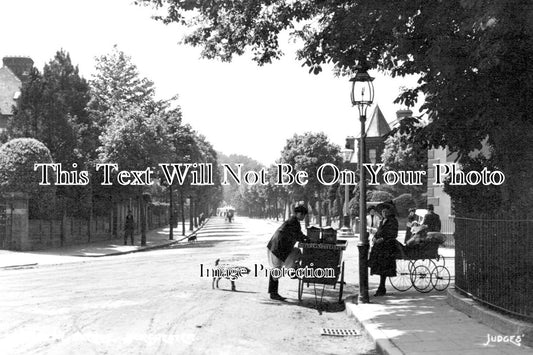 DO 2207 - Ice Cream Seller, Weymouth Avenue, Dorchester, Dorset