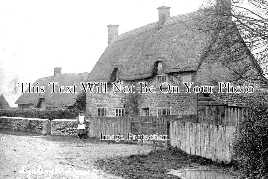 DO 2398 - Thatched House, Lydlinch, Dorset c1906