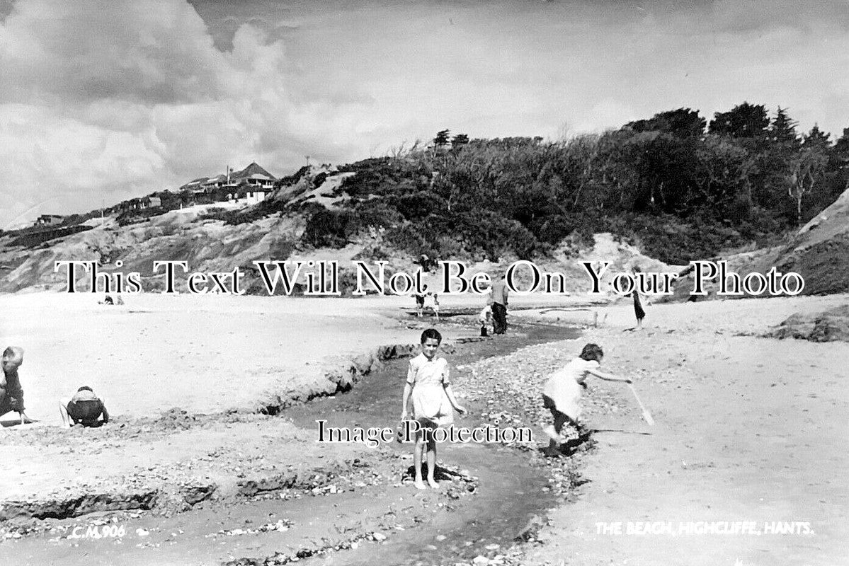 DO 2662 - The Beach, Highcliffe, Dorset c1961