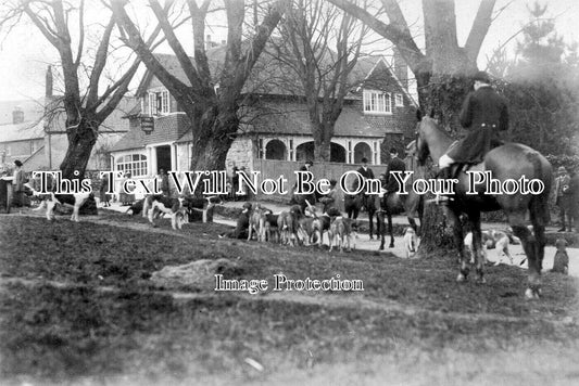 DO 3244 - Hunt At THe Kings Arms Pub, Portesham, Dorset