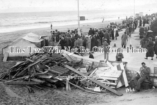 DO 3297 - Wreckage On Bournemouth Beach, Dorset