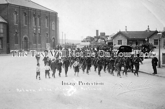 DO 552 - Troops At Portland Railway Station, Dorset