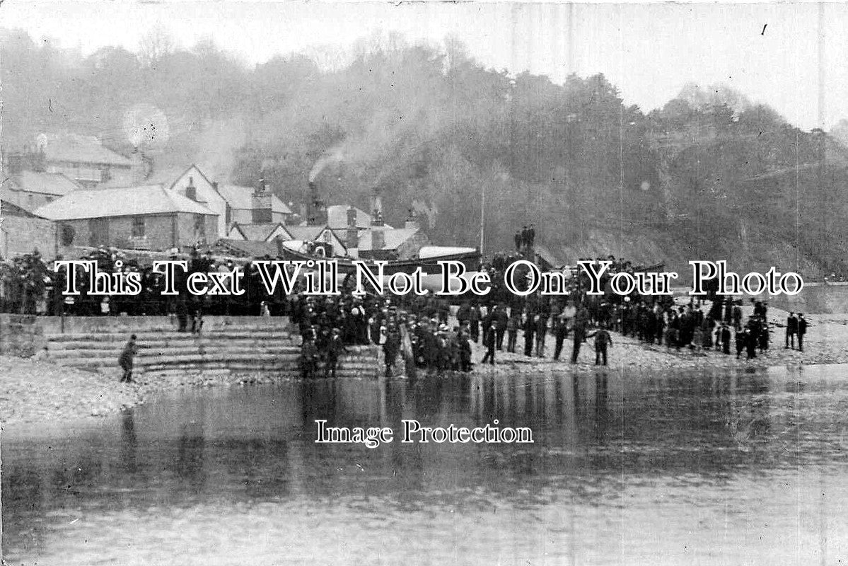 DO 724 - Launching The Lifeboat, Lyme Regis, Dorset c1919