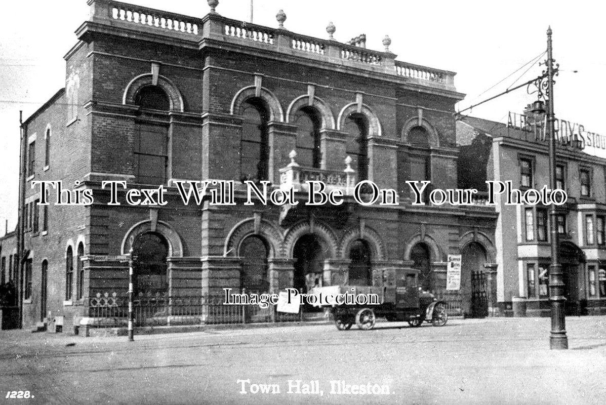 DR 1382 - Old Lorry, Town Hall, Ilkeston, Derbyshire c1925