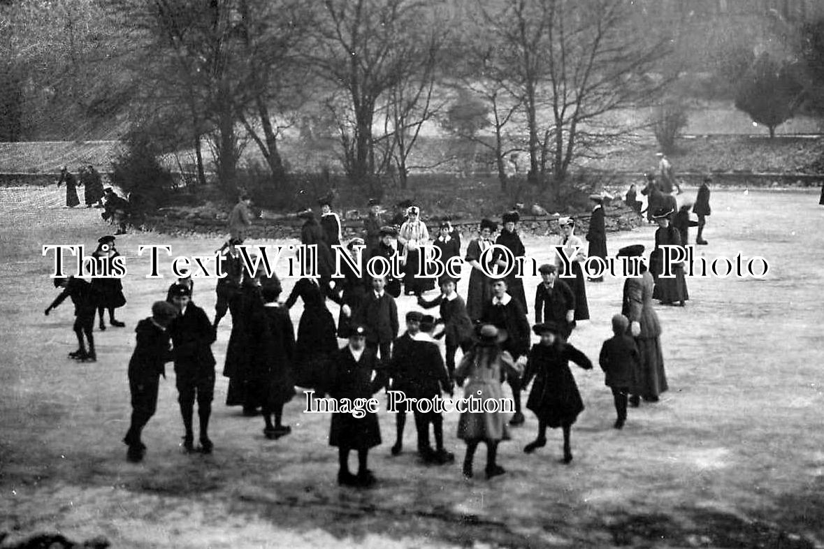 DR 163 - Buxton Skating on the Lake, Derbyshire 1908