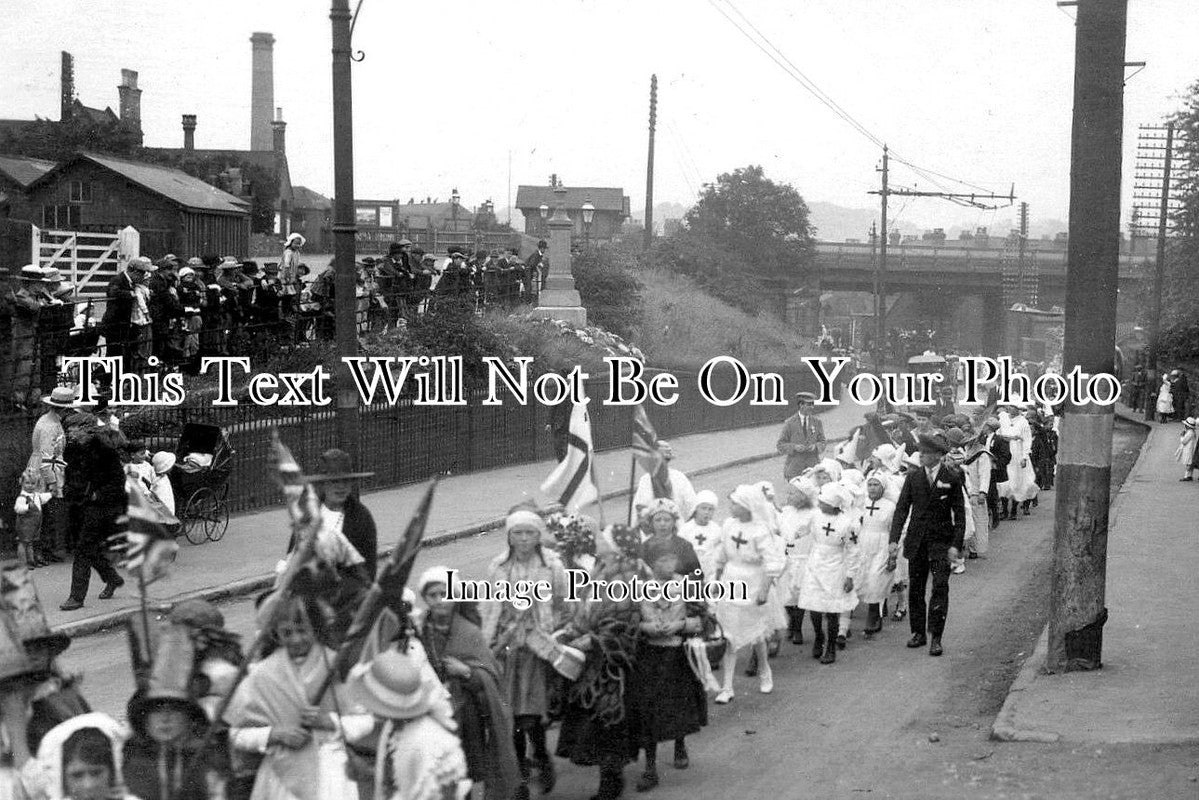 DR 2085 - Parade On Station Road, Langley Mill, Derbyshire