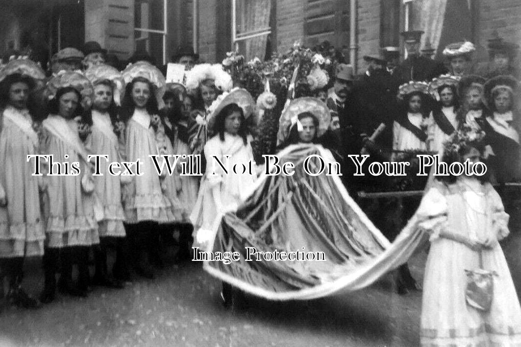 DR 2137 - May Pole Dancers, Buxton, Derbyshire