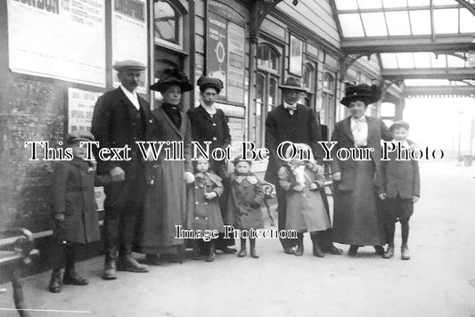 DR 2677 - Family At Chesterfield Railway Station, Derbyshire