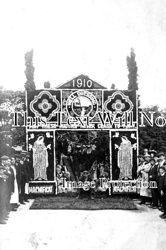 DR 2916 - The Crescent Well Dressing, Buxton, Derbyshire c1910