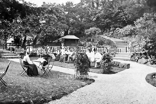 DR 3374 - Tea On The Lawn, Ashopton Inn Pub, Ladybower, Derbyshire