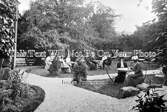 DR 3378 - On The Lawn, Ashopton Inn Pub, Ladybower, Derbyshire