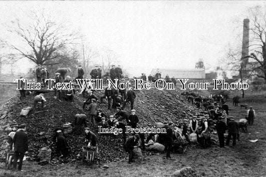 DR 422 - Coal Picking During Coal Strike, Ilkeston, Derbyshire 1912