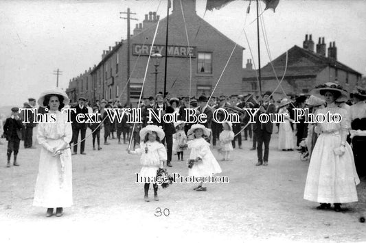 DR 981 - Charlesworth Procession, Derbyshire