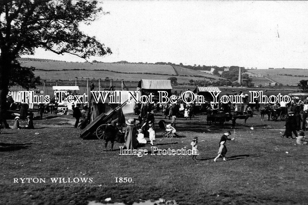 Shops In Ryton DU 116 - Travelling Fair, Ryton Willows, Durham – JB Archive