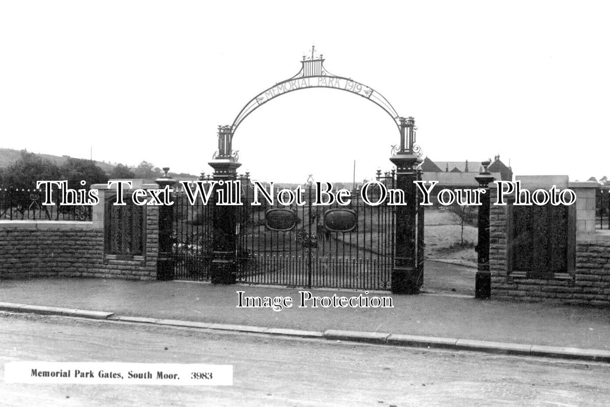 DU 1316 - Memorial Park Gates, South Moor, County Durham