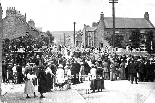 DU 1421 - Castleside Peace Day Parade, County Durham c1919