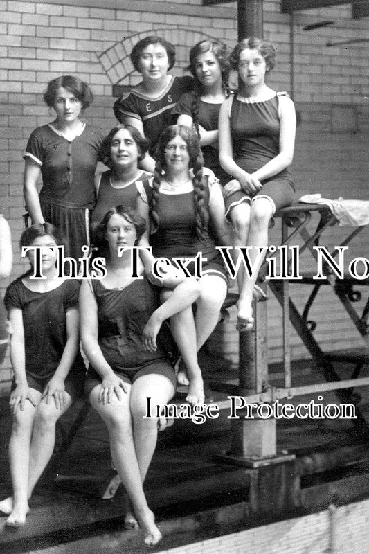 DU 2077 - Sunderland Female Swimming Group, County Durham c1905