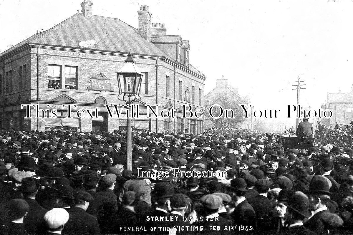 DU 2078 - West Stanley Colliery Pit Disaster Funeral, County Durham 1909