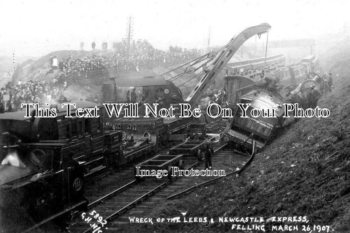 DU 940 - Wreck Of Leeds & Newcastle Express, Felling, Gateshead, County Durham c1907