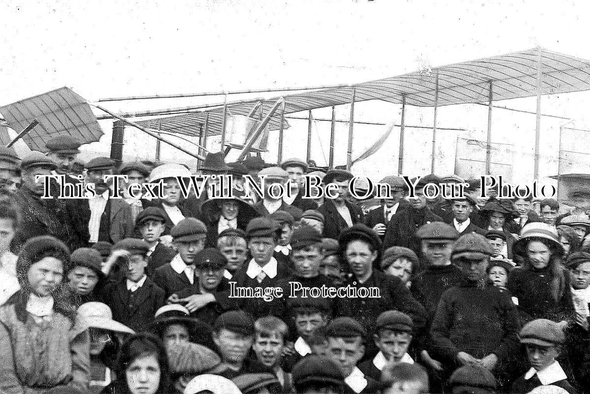 DU 971 - Early Aeroplane & Crowds, Durham City, County Durham