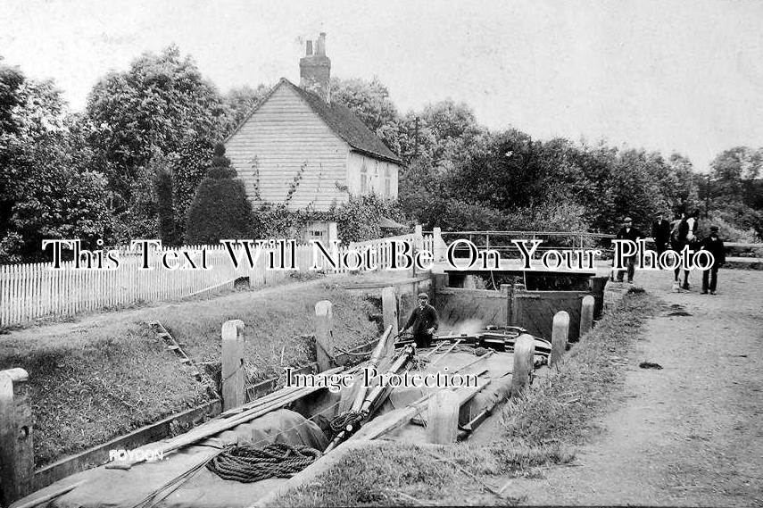 ES 1000 - Barge In Locks, Canal, Roydon, Essex c1905