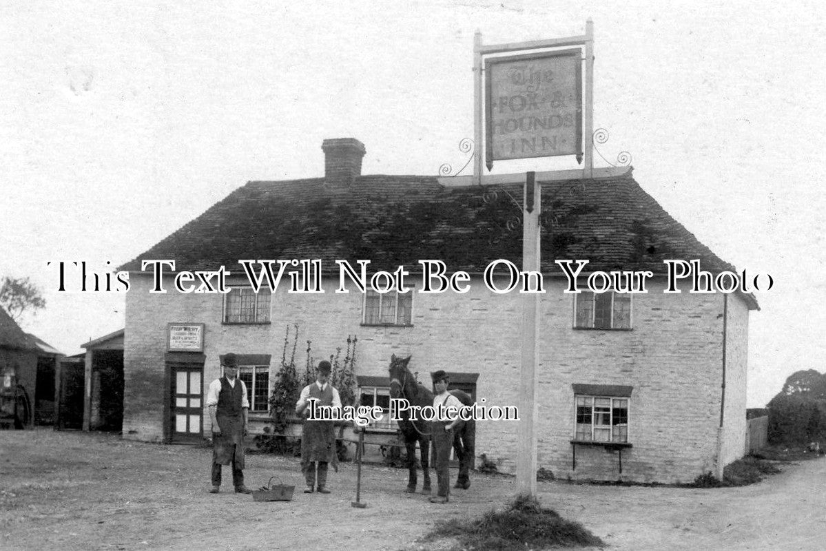 ES 1194 - The Fox & Hounds Inn, Thaxted, Essex c1915