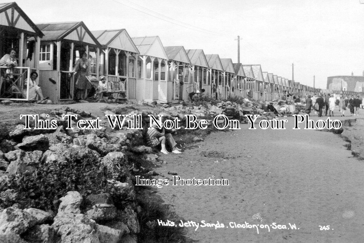 ES 1453 - Huts On Jetty Sands, Clacton On Sea, Essex