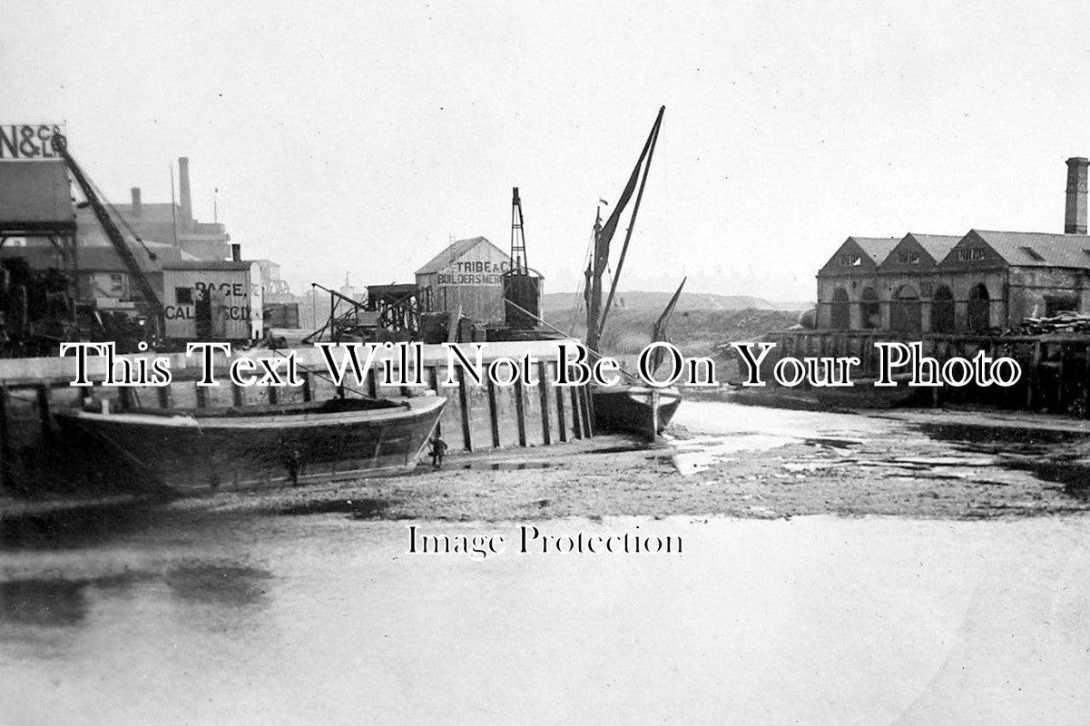 ES 1560 - Town Quay, Barking, Essex c1913