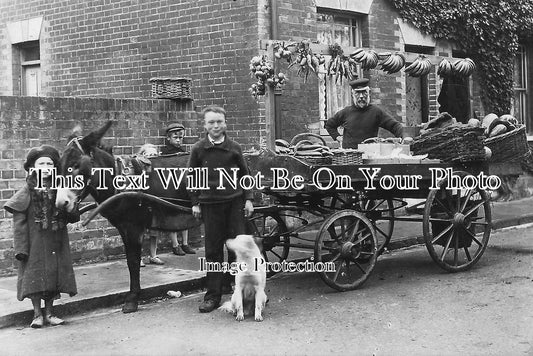 ES 165 - Greengrocer, Walton On Naze, Essex c1906