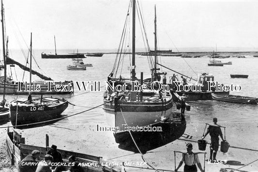 ES 1816 - Carrying The Cockles Ashore, Leigh On Sea, Essex