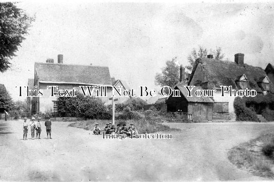 ES 200 - Great Sampford Village, Essex c1923