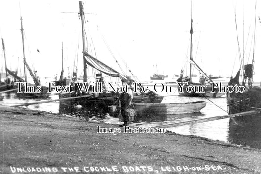 ES 2221 - Unloading The Cockle Boats, Leigh On Sea, Essex