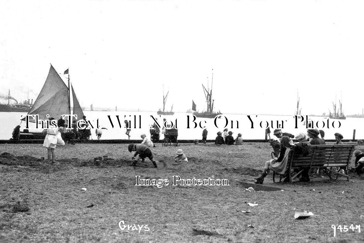 ES 2379 - Thames Barges, Grays Beach, Essex c1924