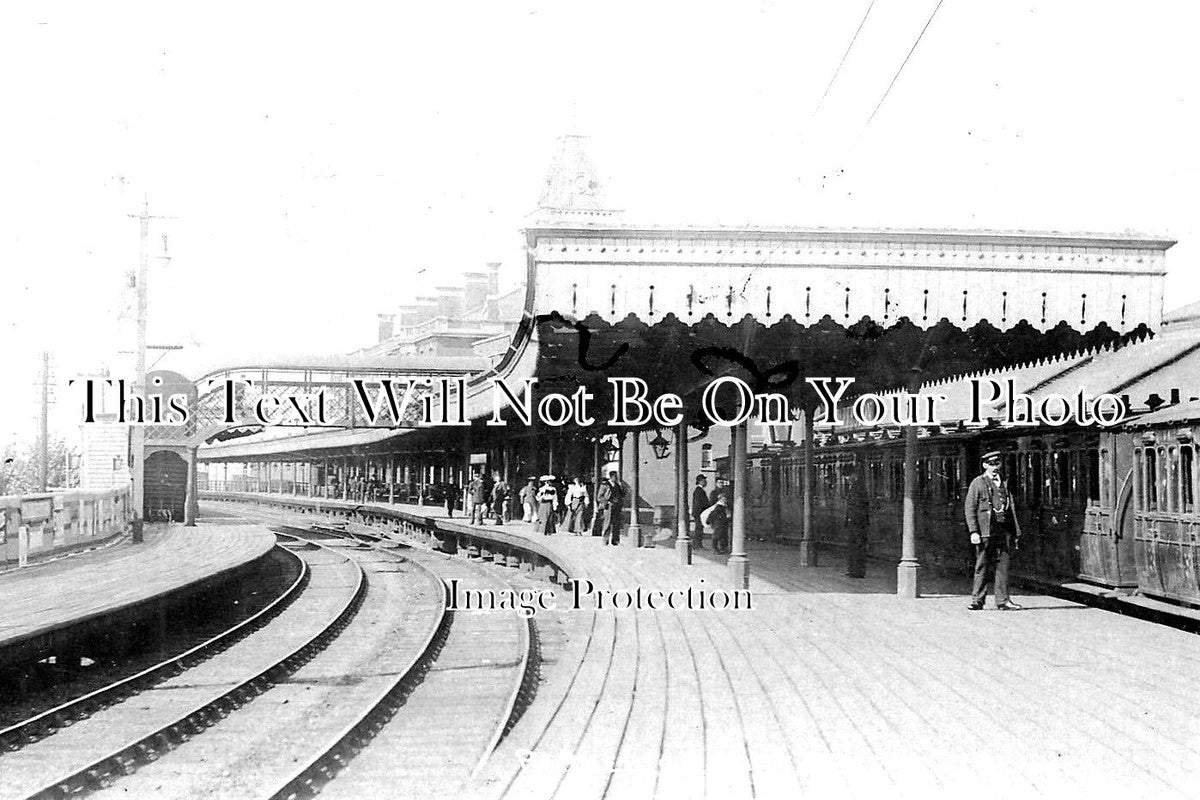 ES 2389 - Parkstone Quay Railway Station, Harwich, Essex