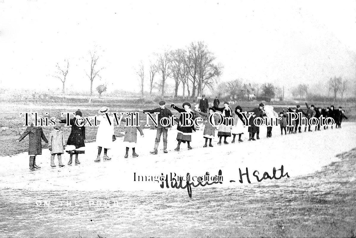 ES 2483 - On The Ice At Hatfield Heath, Essex c1910