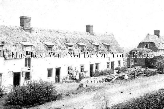 ES 2494 - Cottages, Wethersfield Road, Finchingfield, Essex c1906
