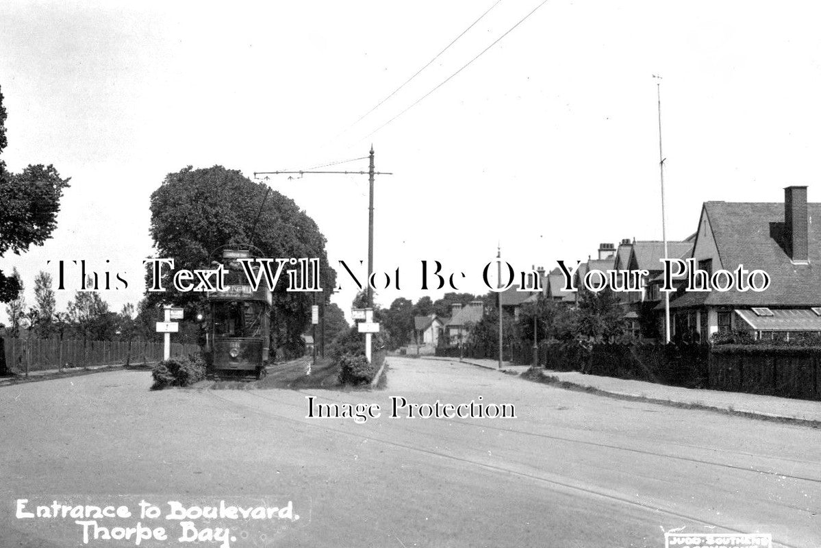 ES 2504 - Entrance To Boulevard Thorpe Bay, Essex