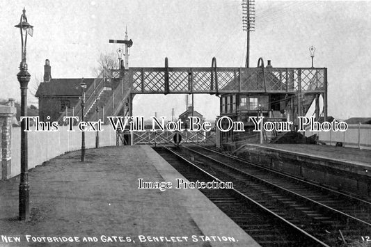 ES 254 - Footbridge & Gates, Benfleet Railway Station, Essex