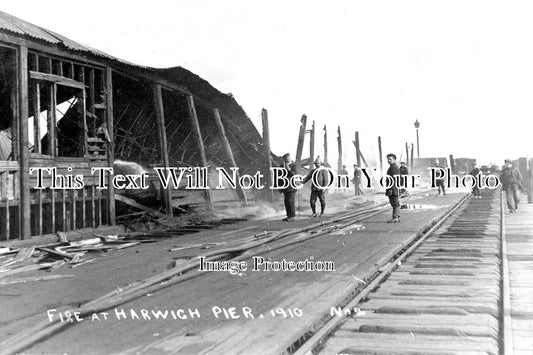 ES 2611 - Fire At Harwich Pier, Essex c1910