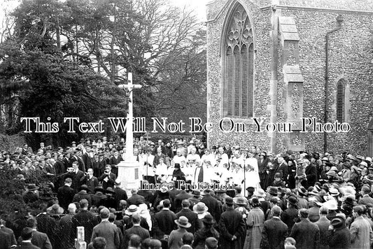 ES 3044 - Great Chesterford War Memorial Service, Essex