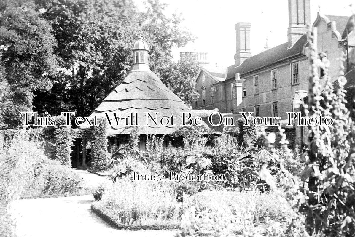 ES 3698 - Dairy Garden, Easton Lodge, Great Dunmow, Essex c1910