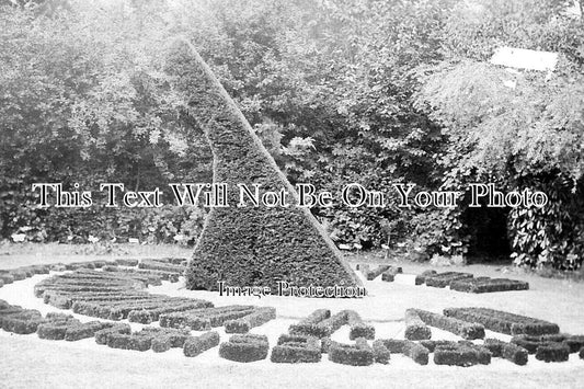 ES 3708 - Topiary Sundial, Easton Lodge, Great Dunmow, Essex c1910
