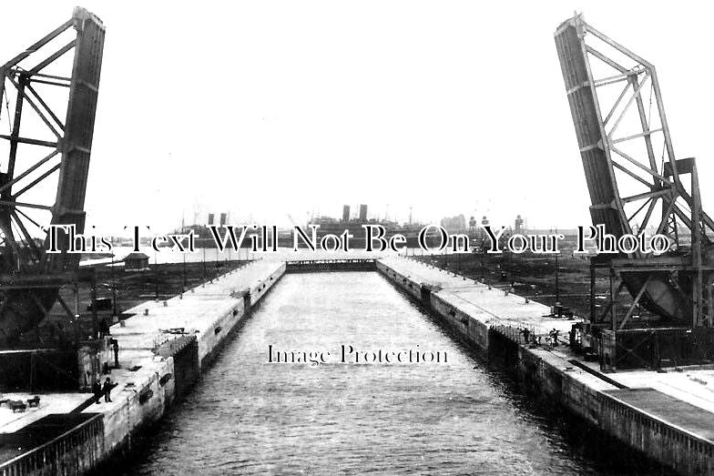 ES 3923 - Tilbury Dock New Entrance, Essex
