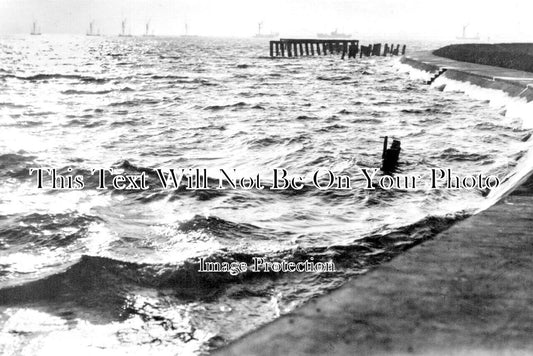 ES 3977 - West Marsh Promenade, Brightlingsea, Essex