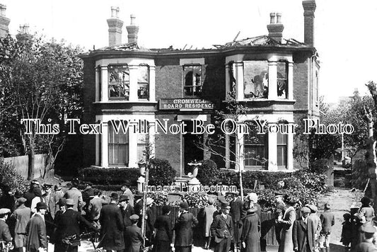 ES 4530 - Zeppelin Air Raid, Cromwell House, Southend 1915 WW1