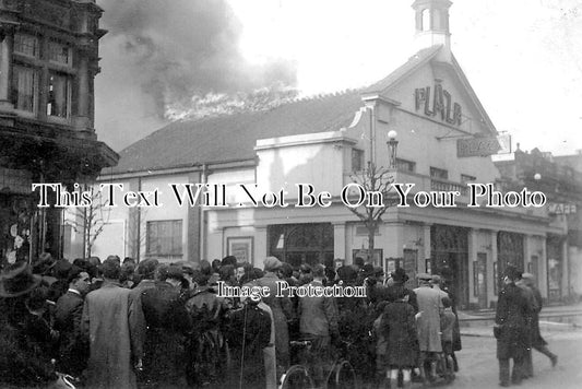 ES 4842 - Plaza Cinema On Fire, New Malden, Essex c1936