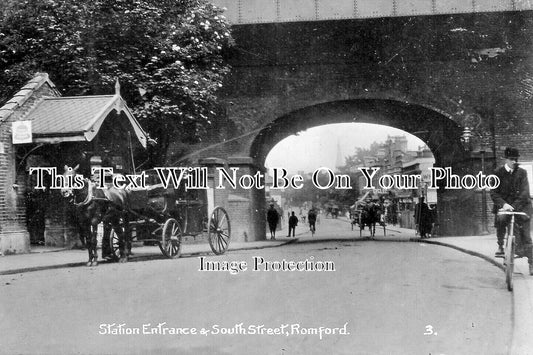 ES 4988 - Station Entrance & South Street, Romford, Essex c1915