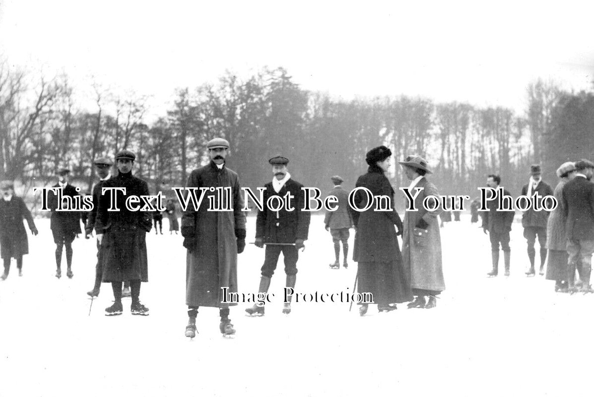 ES 5023 - Ice Skaters On Frozen Lake, Gosfield, Essex