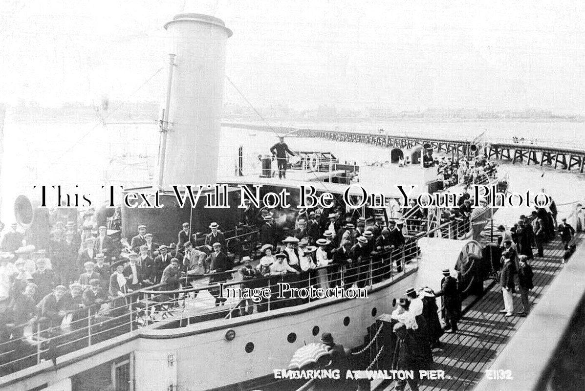 ES 5186 - Embarking On The Ferry, Walton Pier, Essex c1910